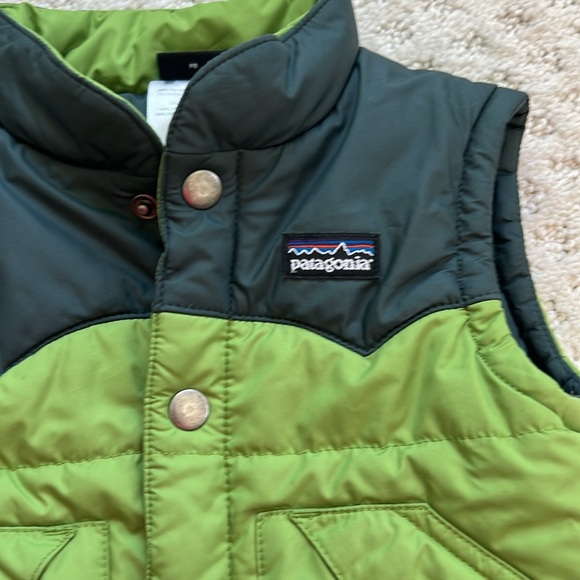 Patagonia Green Puffer Vest, 12 mo - Picture 5 of 5